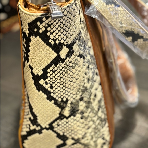 Montana West Tote - Picture 2 of 7